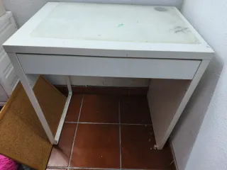 Escritorio blanco madera y metal