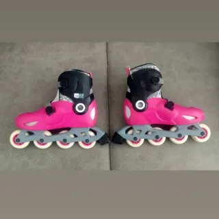 Patines, casco y bolsa de transporte