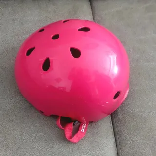 Patines, casco y bolsa de transporte