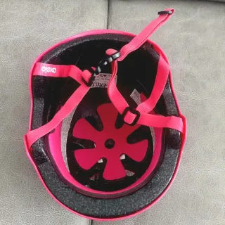 Patines, casco y bolsa de transporte