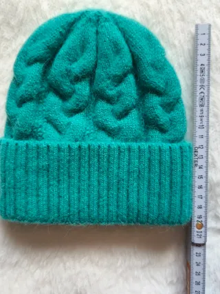 Gorro de lana color verde azulado