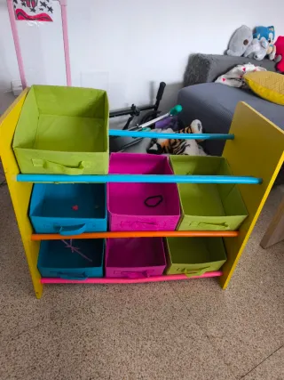 Estantería infantil con 4 cubos de tela