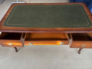 Mesa de despacho de madera para restaurar