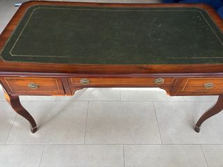 Mesa de despacho de madera para restaurar