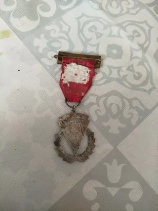Medalla militar plata con cinta roja