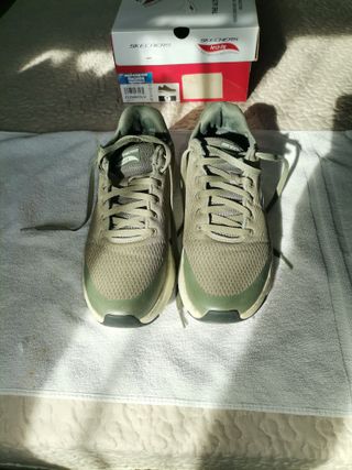 Zapatillas Skechers Arch Fit Verde Oliva Talla 42