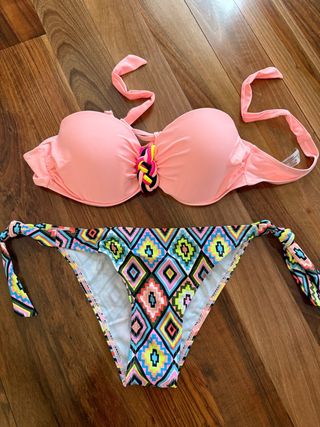 Bikini Talla S tirantes extraíbles. Marca Shein