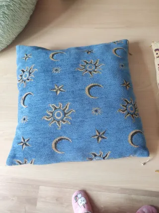 2 Cojines Decorativos Estrellas y Lunas