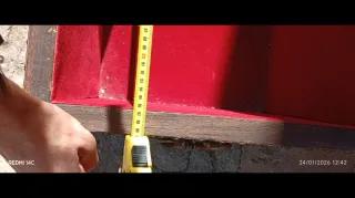 Arca antigua de Marrakech con cuero