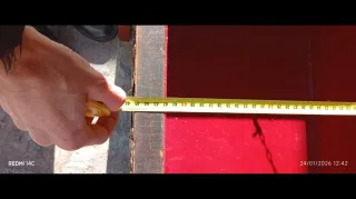 Arca antigua de Marrakech con cuero