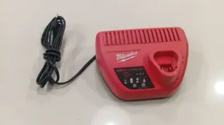 Cargador Milwaukee M12 C12C