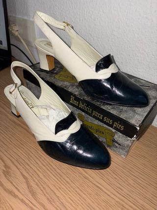 Zapatos de tacón slingback bicolor