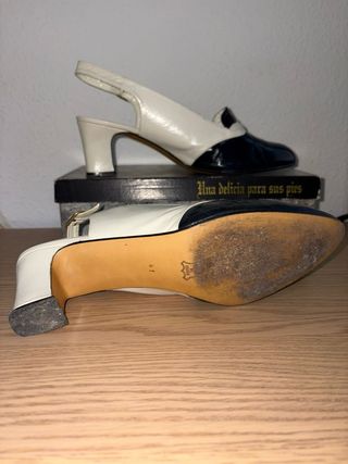 Zapatos de tacón slingback bicolor