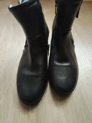 Botines de piel negros con doble cremallera