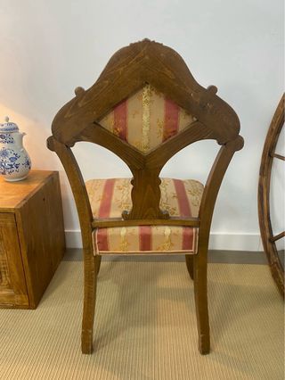 Antigua silla de madera tallada estilo Luis XV