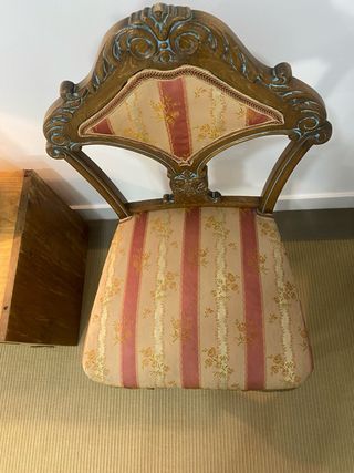 Antigua silla de madera tallada estilo Luis XV