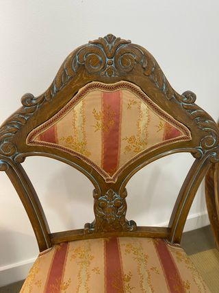 Antigua silla de madera tallada estilo Luis XV