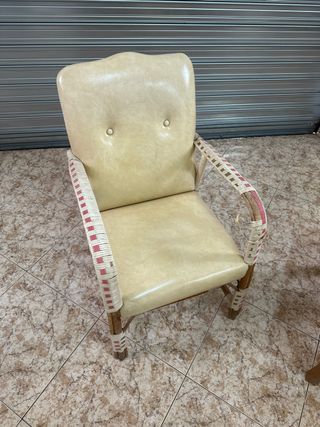Sillón vintage piel sintética y mimbre