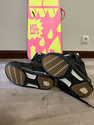 Tabla Snowboard K2 y Botas intuition