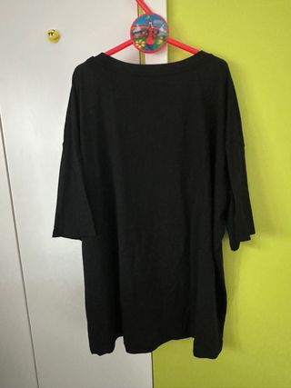 Camiseta SHEIN Negra Talla Única Diseño Estatua