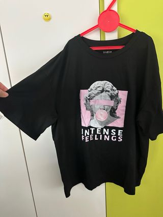 Camiseta SHEIN Negra Talla Única Diseño Estatua