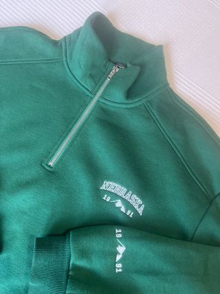 Sudadera verde con cremallera