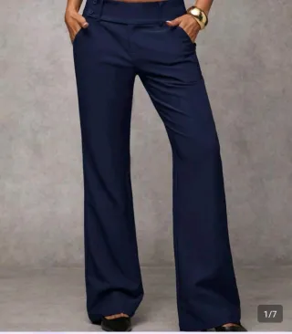 Pantalón azul elegante