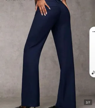 Pantalón azul elegante