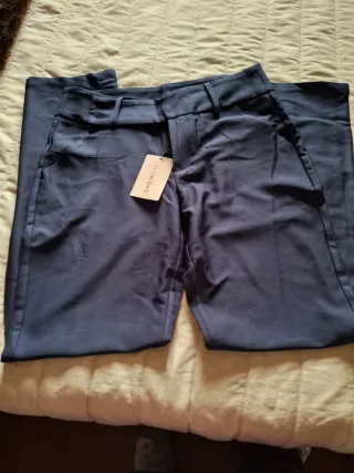 Pantalón azul elegante