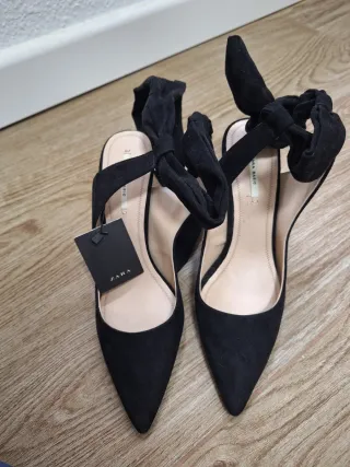 Zapatos de salón Zara negros con lazo