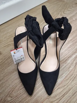 Zapatos de salón Zara negros con lazo