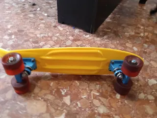 Monopatín infantil amarillo ( precio negociable )