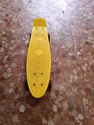 Monopatín infantil amarillo ( precio negociable )