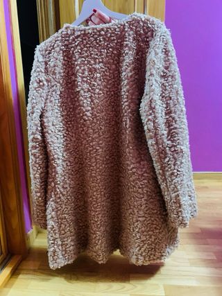 Abrigo peluche beige con brillos muy sutiles