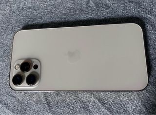 iPhone 12 Pro Max 128GB color dorado.