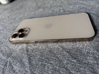 iPhone 12 Pro Max 128GB color dorado.