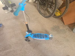Monopatín 3 Ruedas Azul con freno