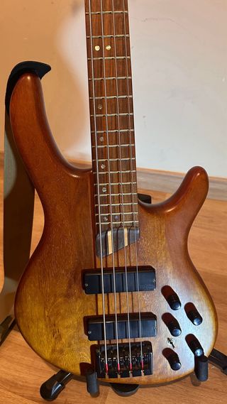 Bajo Cort B4 Activo 4 cuerdas