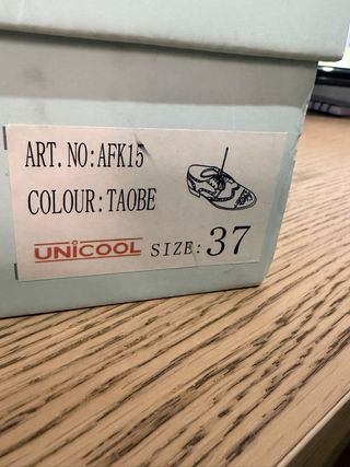 Mocasines Beige con Cordones y Detalles