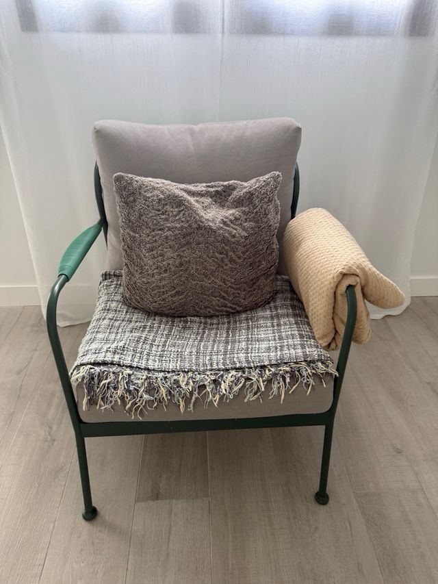Silla de salón Neus beige y acero