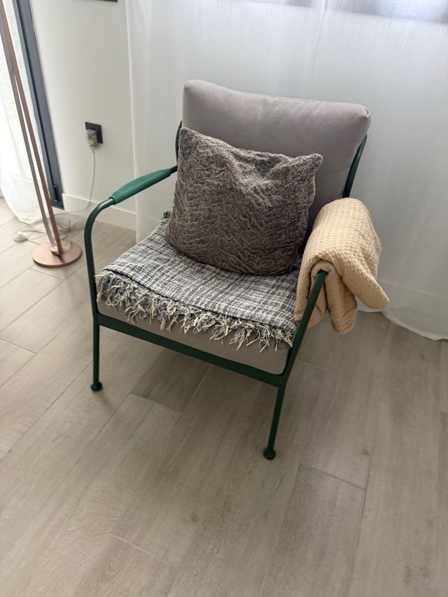 Silla de salón Neus beige y acero