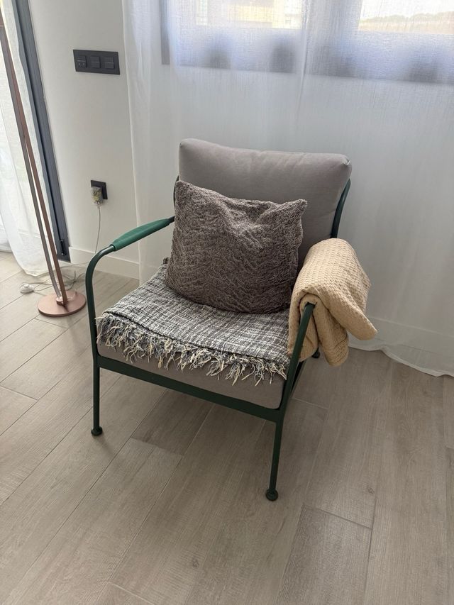 Silla de salón Neus beige y acero