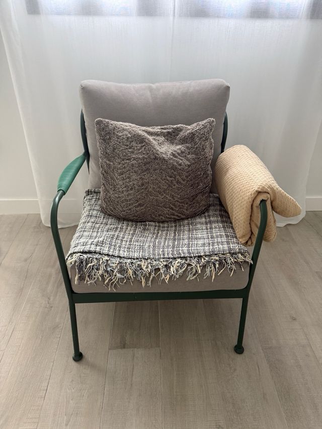 Silla de salón Neus beige y acero