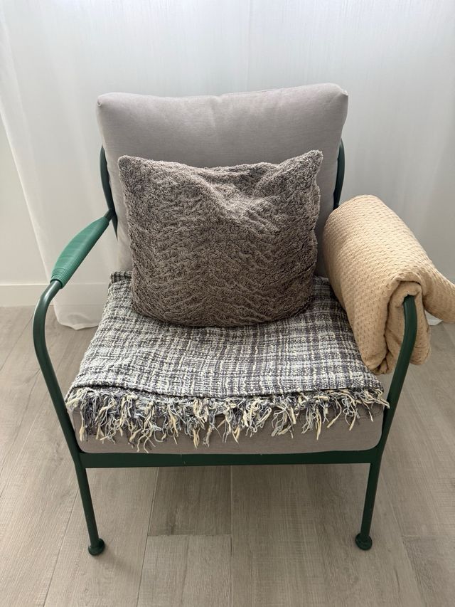 Silla de salón Neus beige y acero