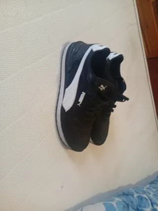 Zapatillas Puma Negras y Blancas