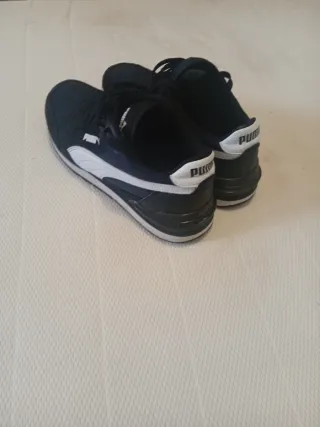 Zapatillas Puma Negras y Blancas