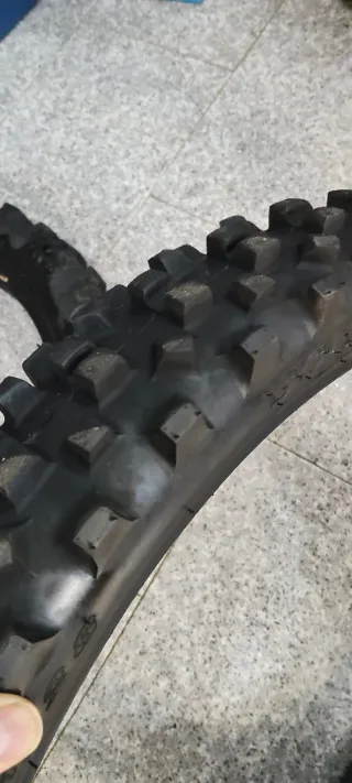 Neumático Kyoto Enduro delantero usado 90/90-21