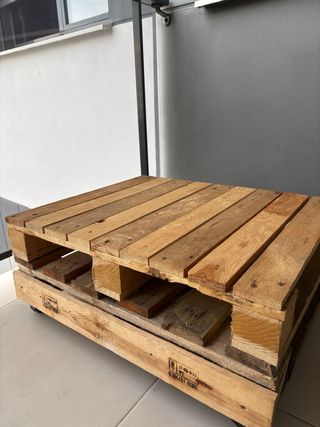 Mesa Palets Vintage Hecha a Mano con ruedas