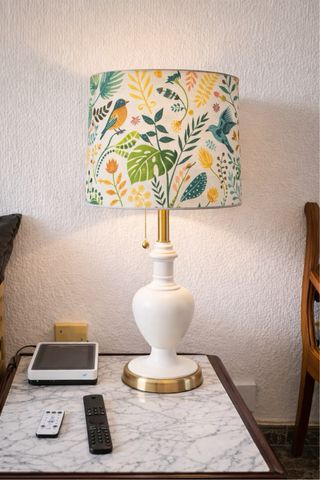 Lámparas de mesa metal dorada y beige