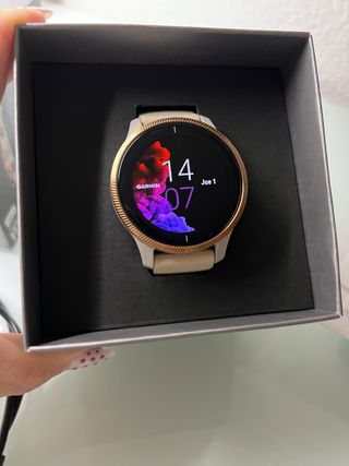 Reloj Garmin Venu Beige y Dorado